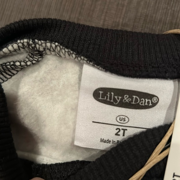 Lily & Dan Space themed Toddler Boy sweatshirt and Jogger Set 2T NWT - Picture 7 of 7